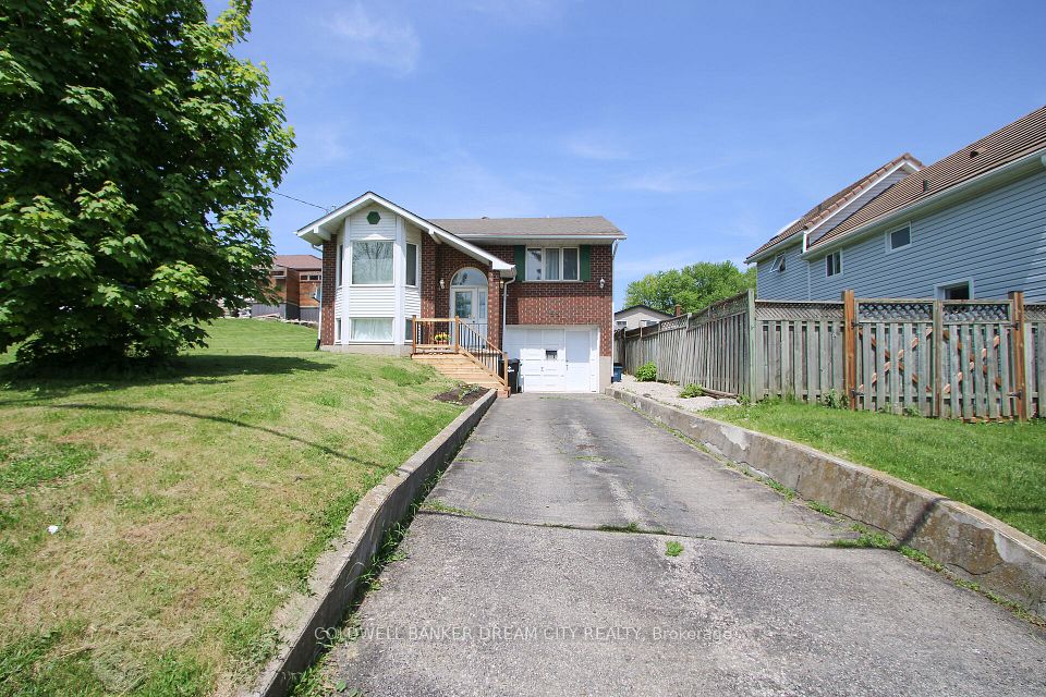 Detached at 153 FISHER MILLS Road, Cambridge, ON N3C 1E1, Cambridge