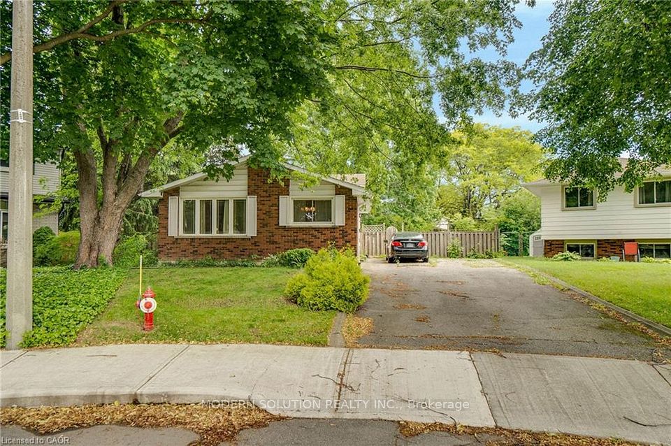Detached at 108 Fassett Court, Hamilton, ON L9G 4E7, Hamilton