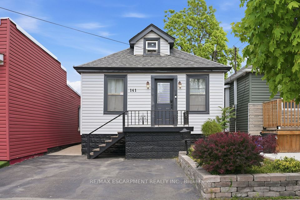 Detached at 141 McAnulty Boulevard, Hamilton, ON L8H 3H6, Hamilton