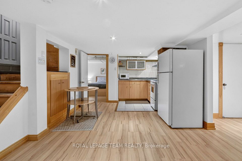 64 Delaware Avenue, Ottawa Centre, ON K2P 0Z3