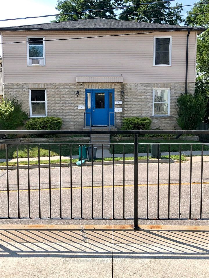 Triplex at 52 Wellington Street 3, Cambridge, ON N1R 3Y7, Cambridge