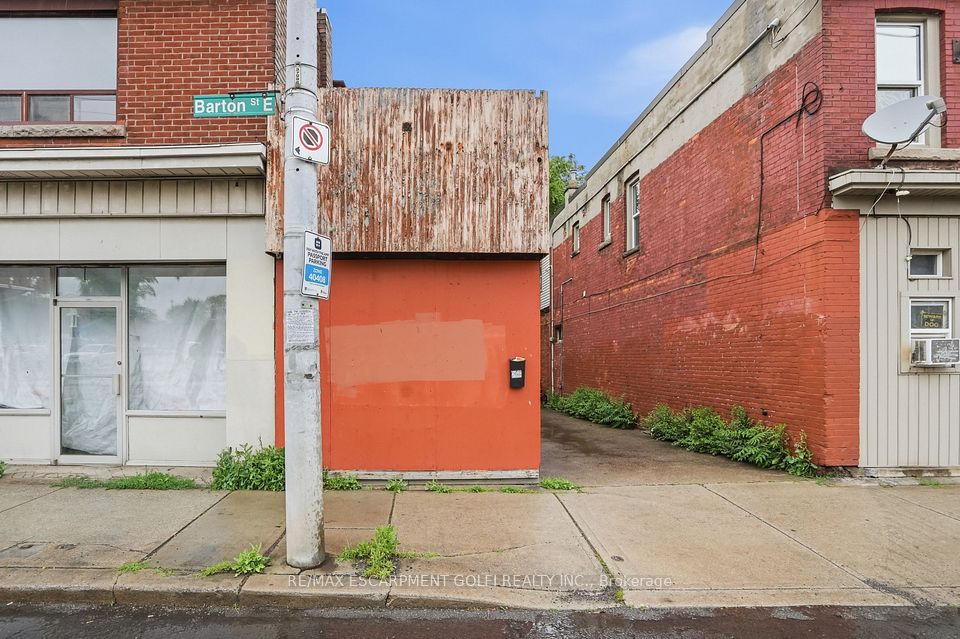721 1/2 Barton Street E, Hamilton, ON L8L 3A8