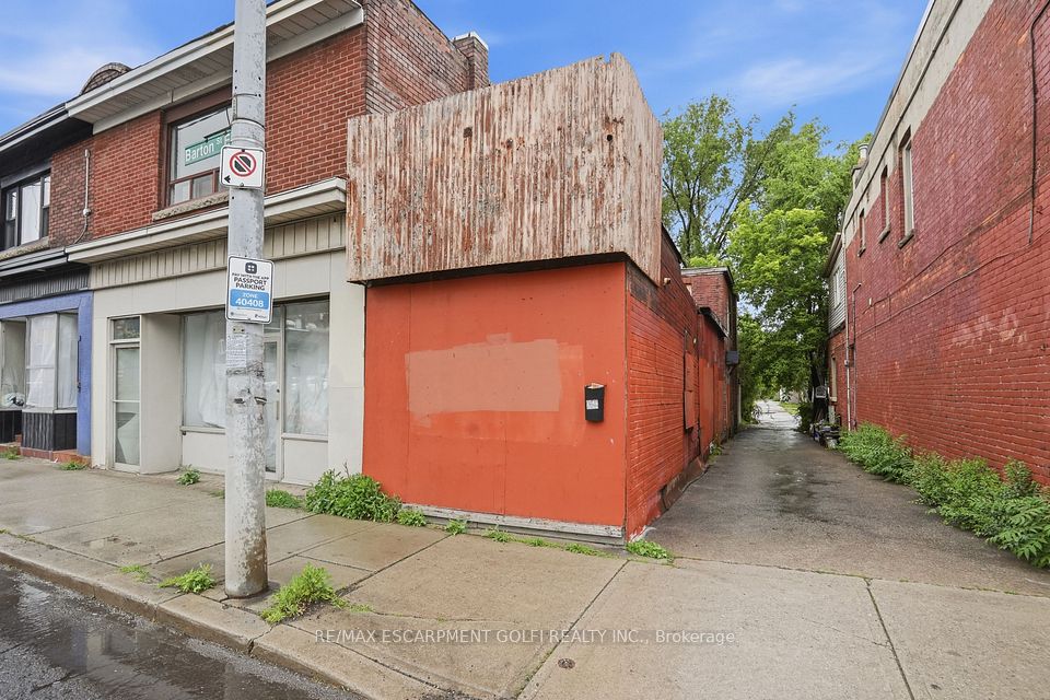 721 1/2 Barton Street E, Hamilton, ON L8L 3A8