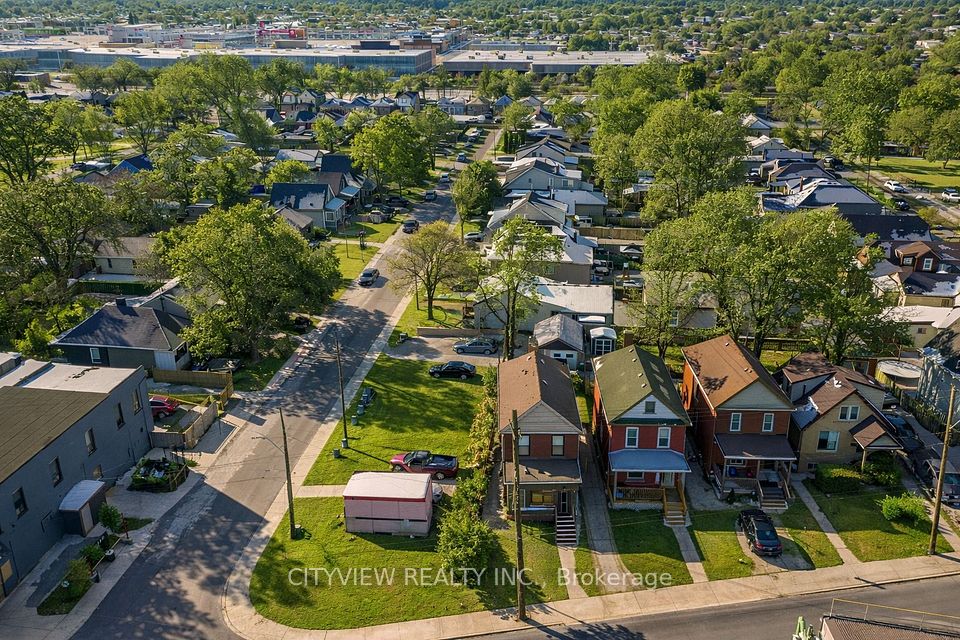 Detached at 382 Beach Road, Hamilton, ON L8H 3K5, Hamilton