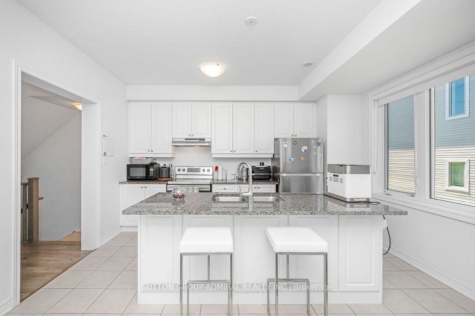 Att/Row/Townhouse at 82 Hibiscus Lane, Hamilton, ON L8K 5J3, Hamilton