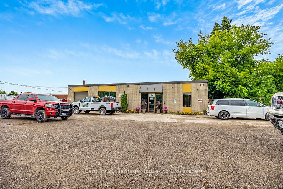 905 Dufferin Street, Woodstock, ON N4S 1Y8