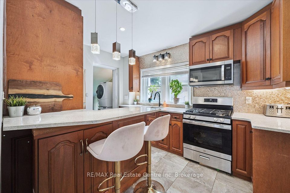Detached at 314 PAISLEY Road, Guelph, ON N1H 2P9, Guelph