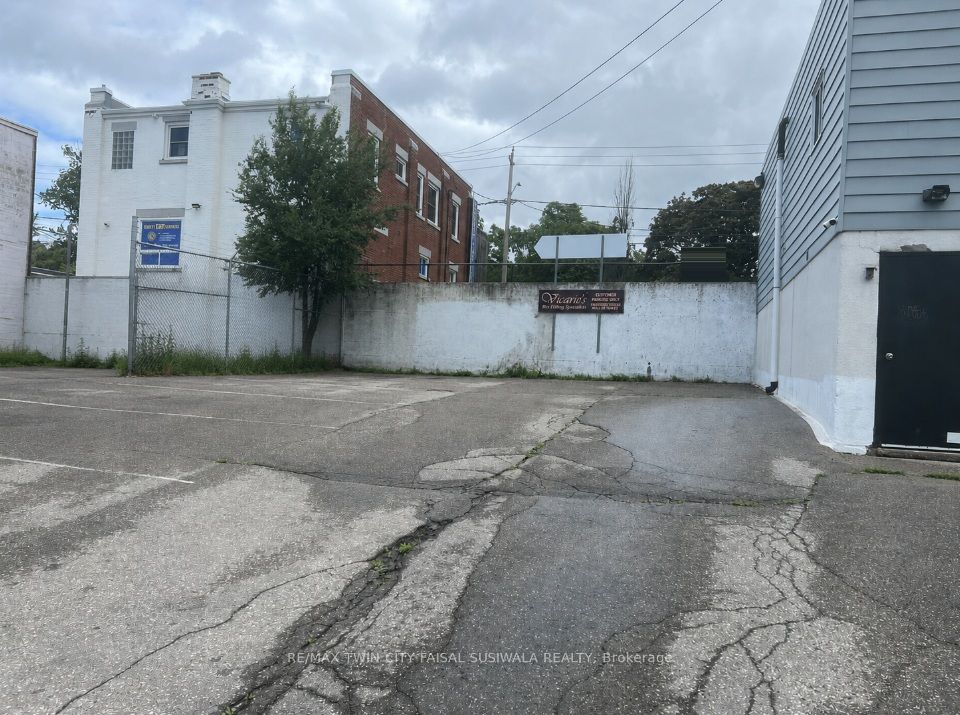 745 King Street E, Kitchener, ON N2G 2M4