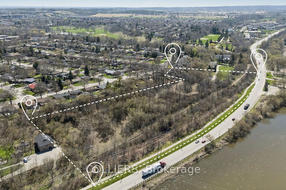 193 Water Street S, Cambridge, ON N1R 3L7