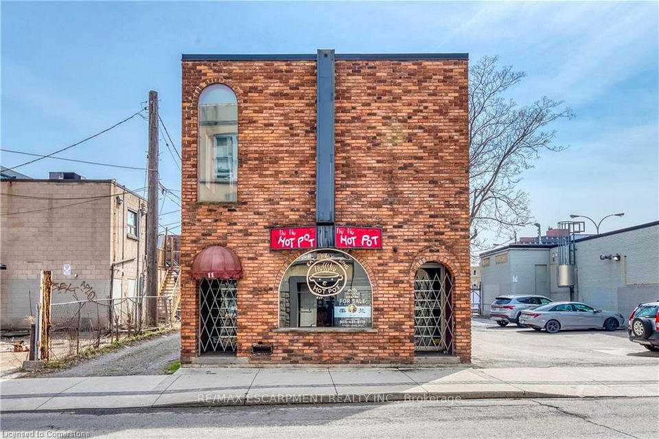 11 Walnut Street S, Hamilton, ON L8N 2K8
