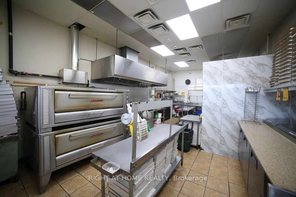 15 Lockport Way 6, Hamilton, ON L8E 0H8
