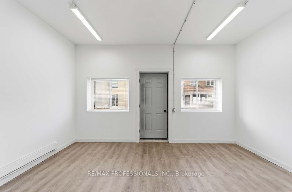 759 Barton Street E, Hamilton, ON L8L 3A9