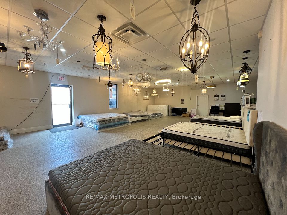 551 York Street Showroom, London East, ON N6B 1R6