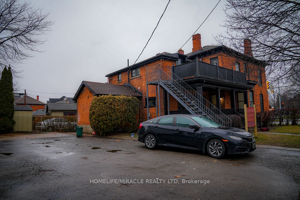 22 Welland Avenue, St. Catharines, ON L2R 2M2
