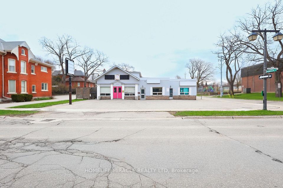 123 Waterloo Street S 3, Stratford, ON N5A 4B3