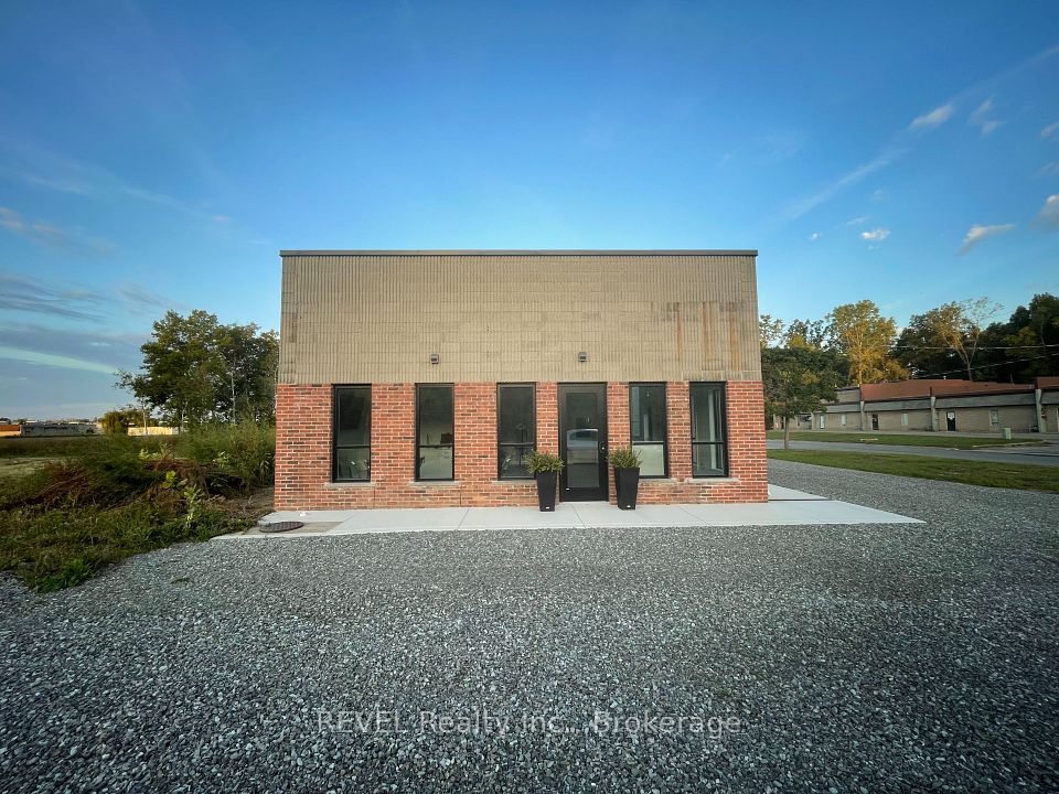 8455 Stanley Avenue, Niagara Falls, ON L2G 0C9