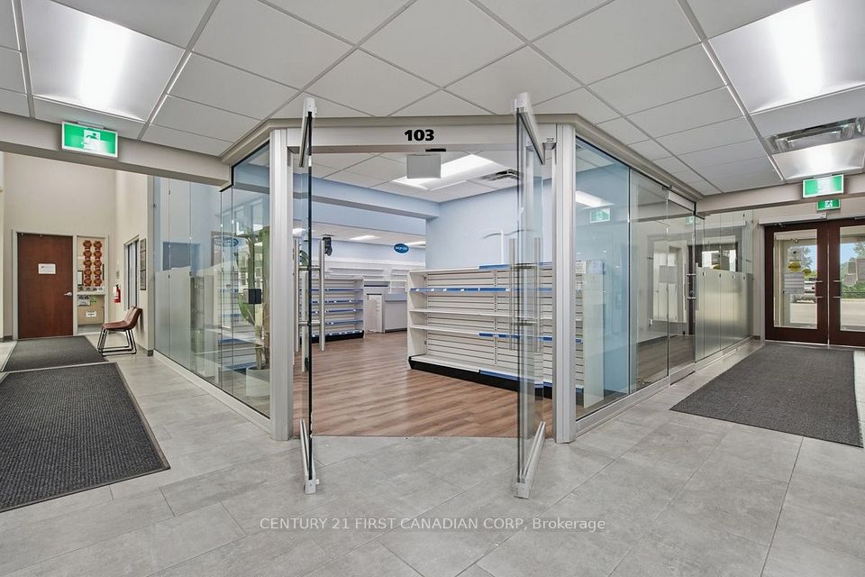 1807 Wonderland Road N, London North, ON N6G 5C2