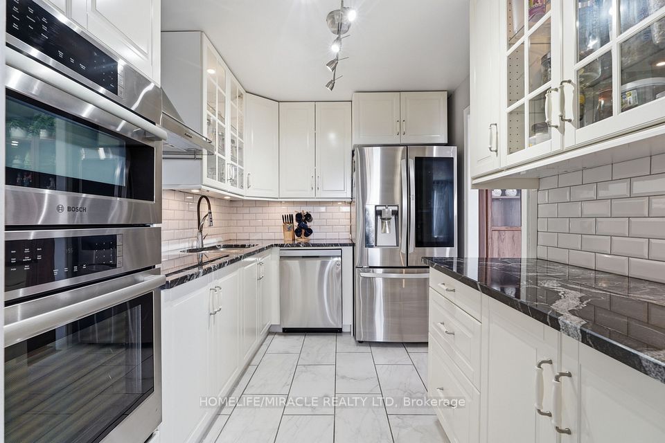 Condo Apartment at 1100 Courtland Avenue E 809, Kitchener, ON N2C 2H9, Kitchener