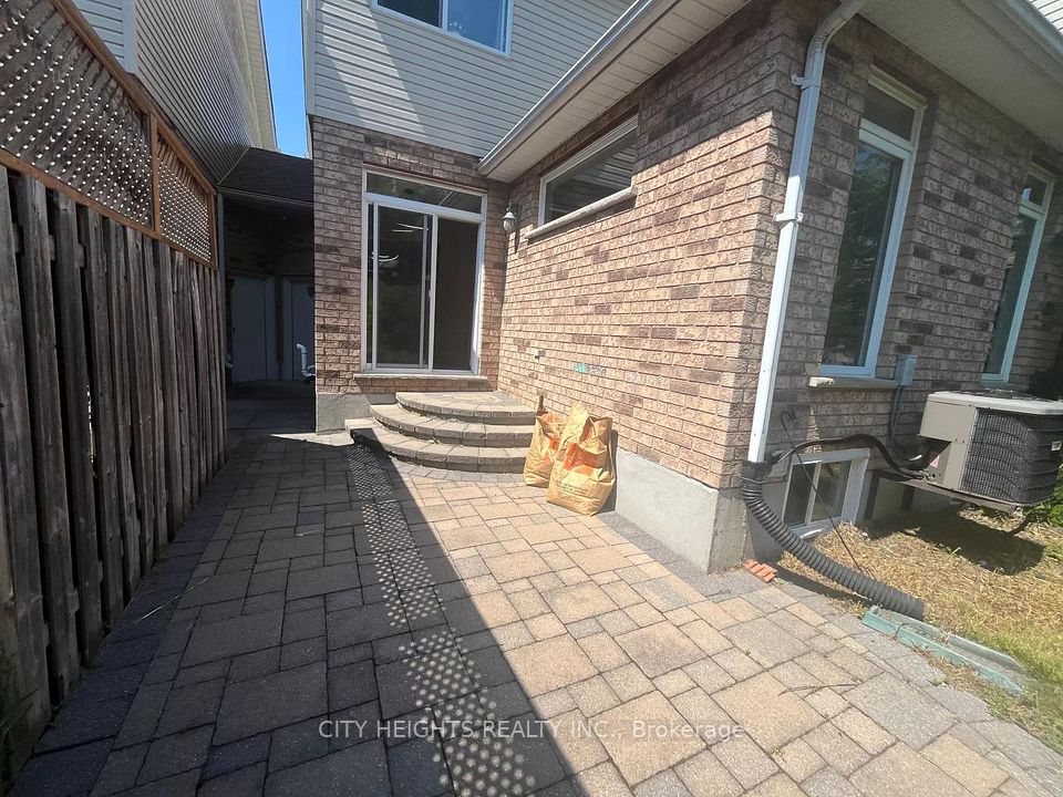 Att/Row/Townhouse at 555 Grasslands Court, Cambridge, ON N2V 2R5, Cambridge