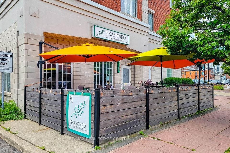 162 King William Street 102, Hamilton, ON L8R 3N9