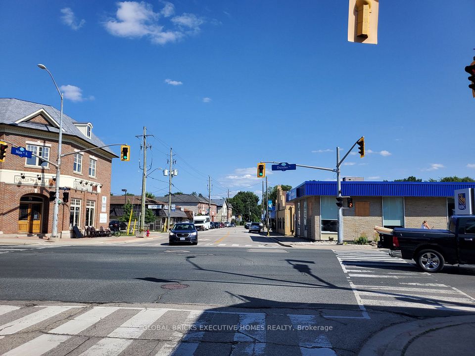 9 Main Street N, Hamilton, ON L0R 2H0