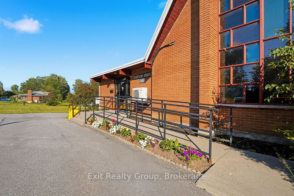 253 Dundas Street W, Belleville, ON K8P 1A9