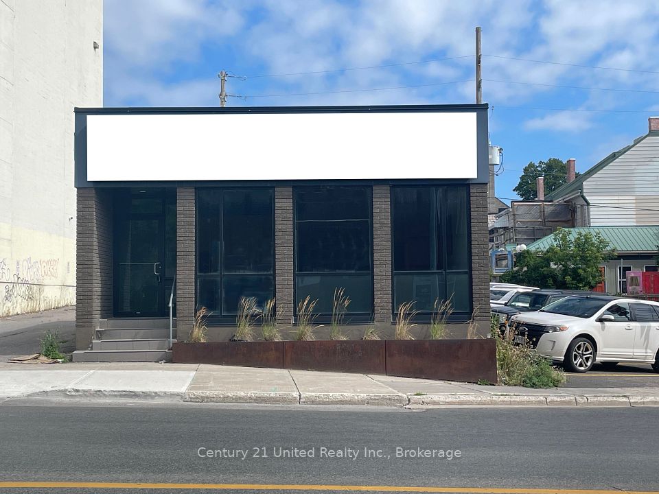 114 Simcoe Street, Peterborough, ON K9H 2H4