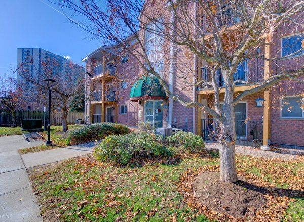 Condo Apartment at 3085 Kingsway Drive 27, Kitchener, ON N2C 2P1, Kitchener