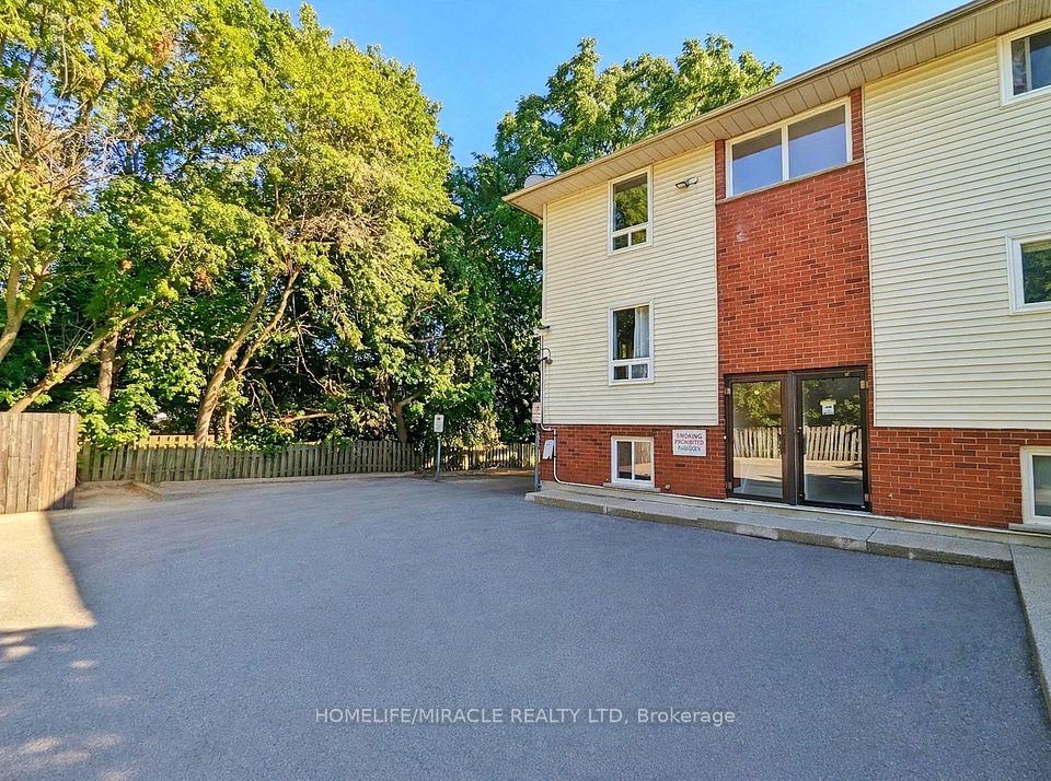Condo Apartment at 119 Cedar Street S 14, Kitchener, ON N2G 3L6, Kitchener