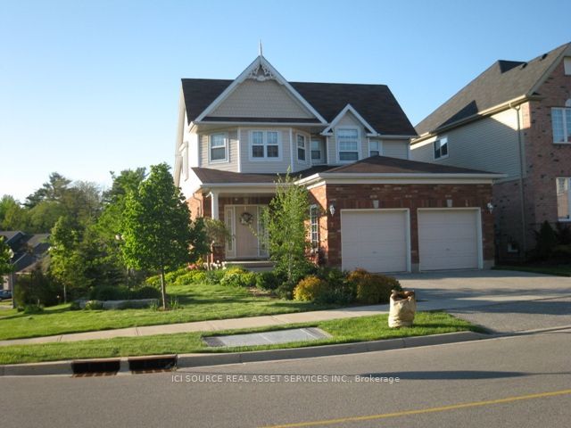 Detached at 2 Woodcrest Court, Kitchener, ON N2P 2K1, Kitchener