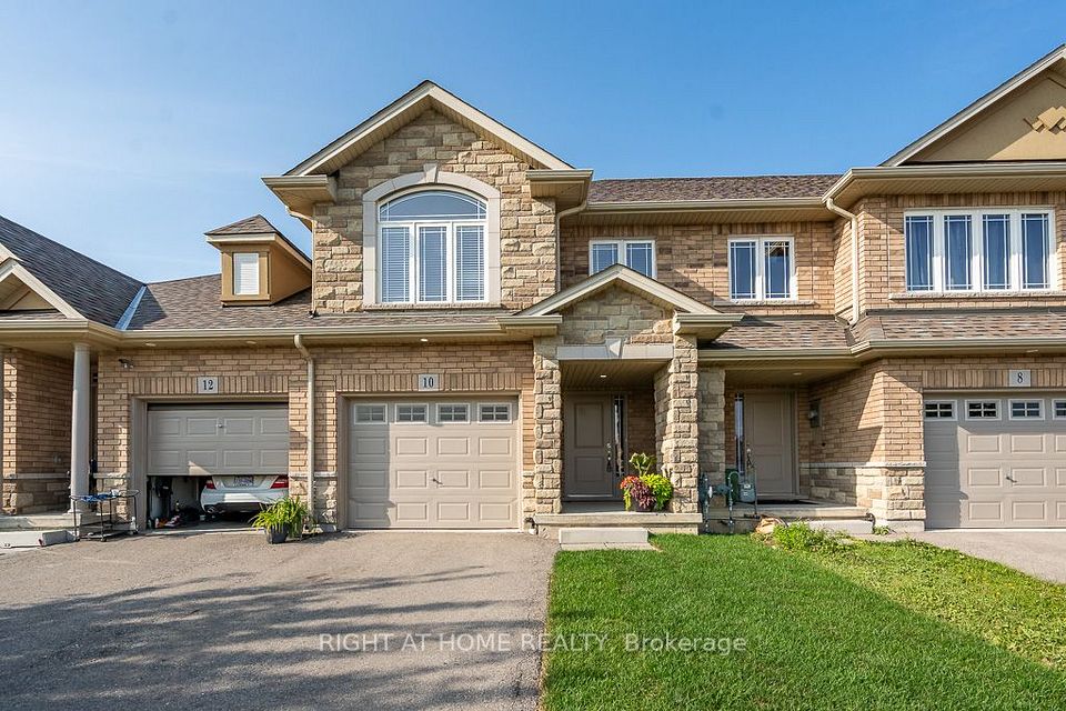 Att/Row/Townhouse at 10 Cittadella Boulevard, Hamilton, ON L8J 3H5, Hamilton
