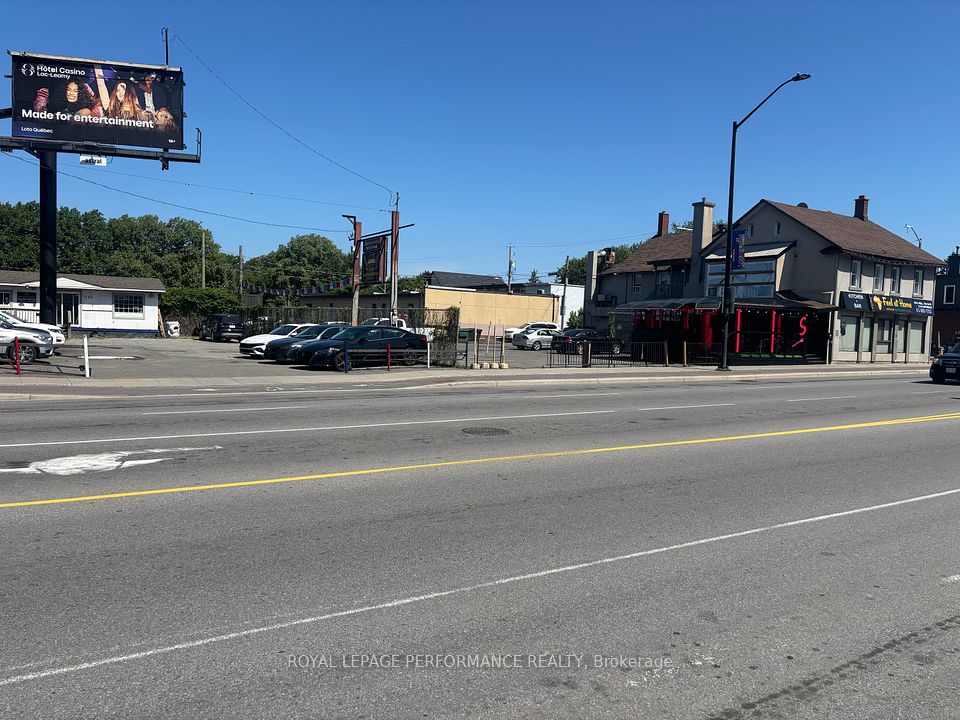 143-159 MONTREAL Road, Vanier and Kingsview Park, ON K1L 6E8