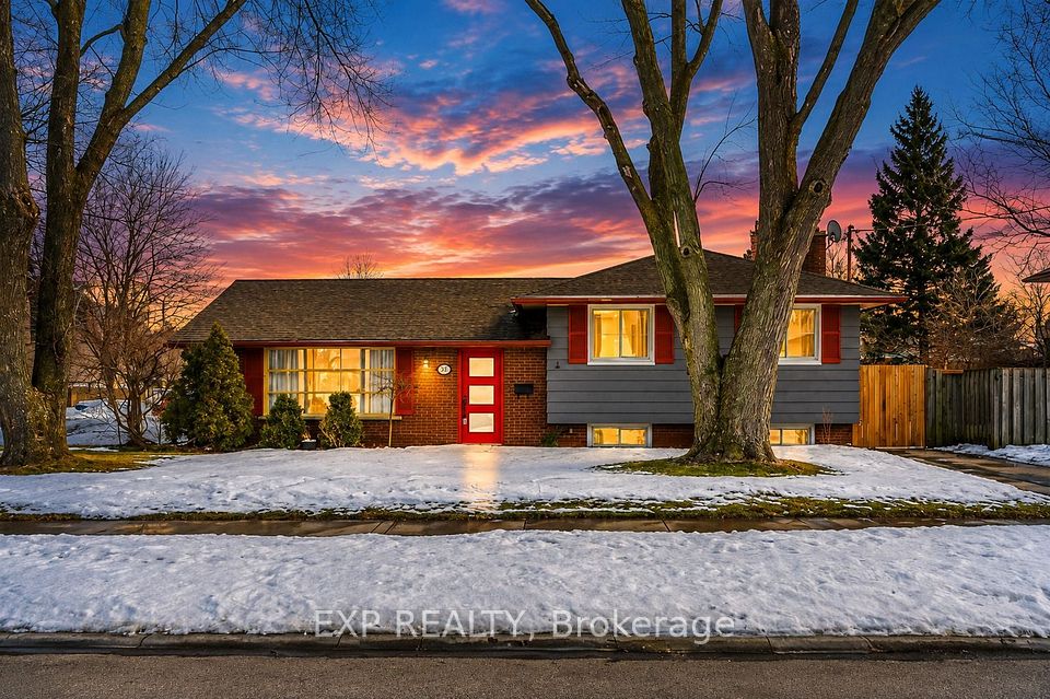 Detached at 33 FAIRLAWN Road, Kitchener, ON N2C 1X8, Kitchener