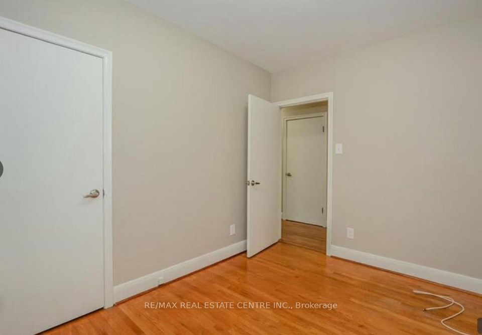 Detached at 37 Mckenzie Avenue Main, Kitchener, ON N2H 2A7, Kitchener