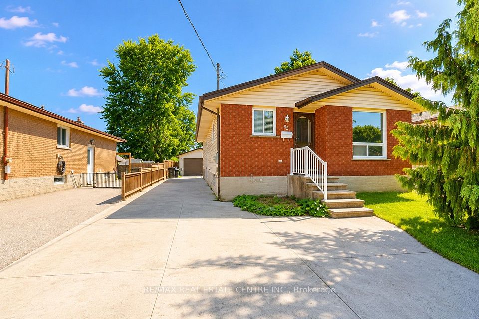 Detached at 82 Elmwood Avenue, Cambridge, ON N1R 4Y4, Cambridge