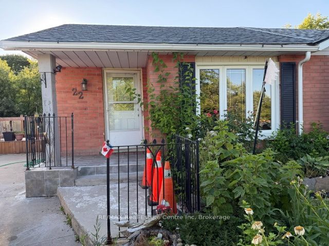 Semi-Detached at 22 Calais Place W, Kitchener, ON N2M 5M1, Kitchener