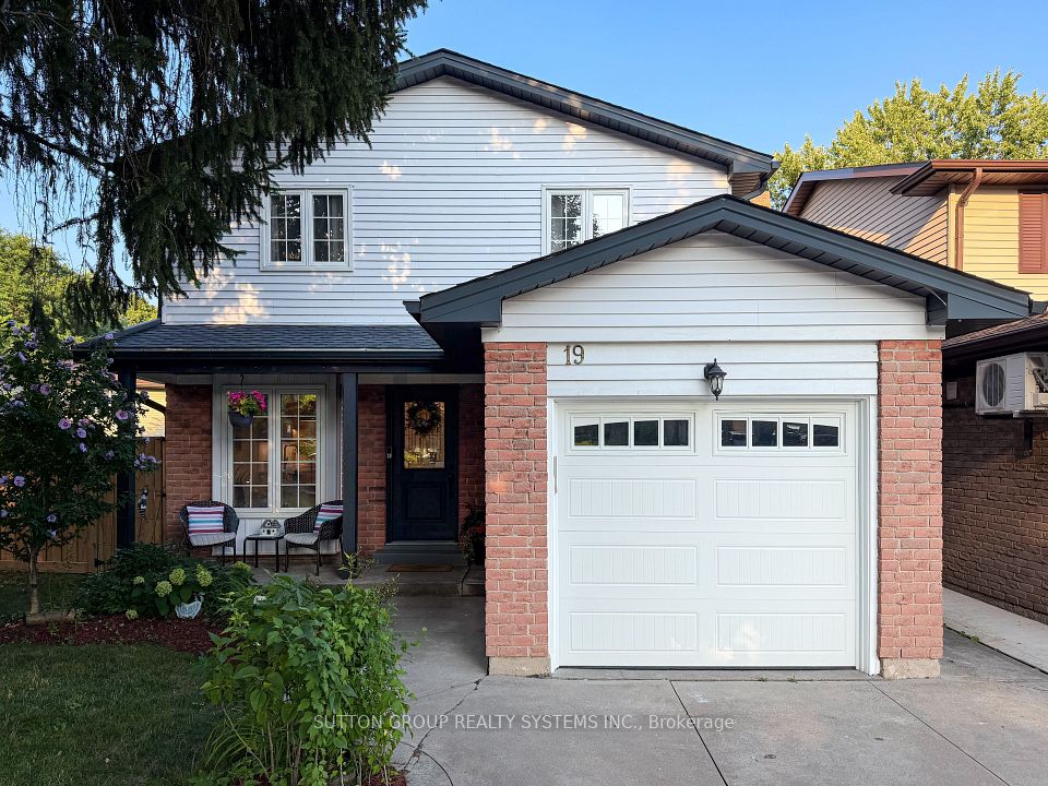 Detached at 19 Parkway Place, Hamilton, ON L9H 6K3, Hamilton