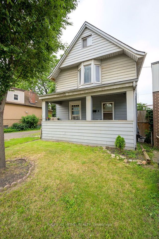 Detached at 372 Beach Road, Hamilton, ON L8H 3K5, Hamilton