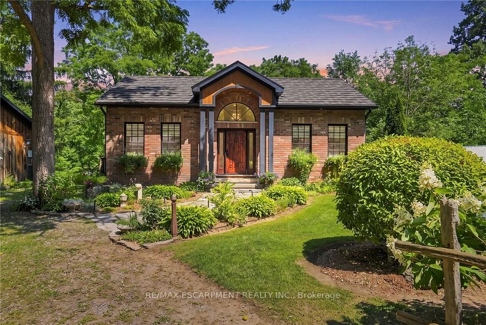 Detached at 376 Moxley Road, Hamilton, ON L9H 5L5, Hamilton