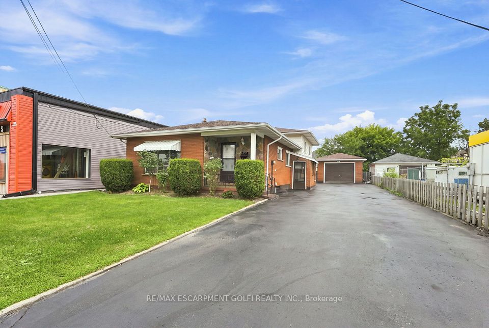 5742 Stanley Avenue, Niagara Falls, ON L2G 3X7