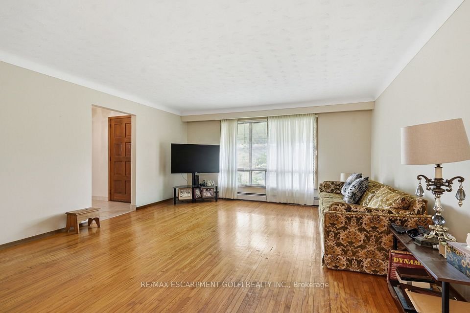 5742 Stanley Avenue, Niagara Falls, ON L2G 3X7