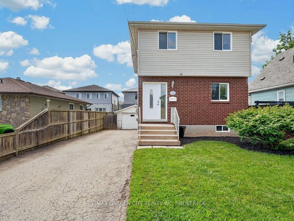 211 Morton Street S, Thorold, ON L2V 1C8 at 211 Morton Street S, Thorold, ON L2V 1C8, Thorold, ON, L2V 1C8