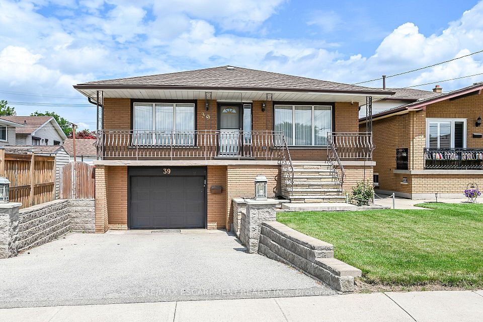 Detached at 39 Algonquin Court, Hamilton, ON L8T 4T2, Hamilton