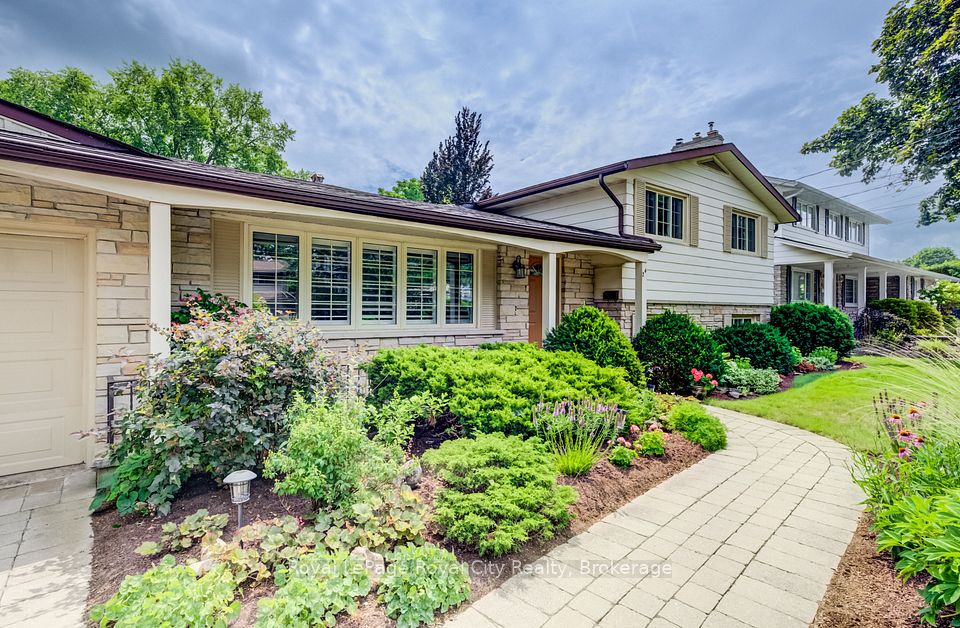 Detached at 24 Maplewood Drive, Guelph, ON N1G 1L8, Guelph