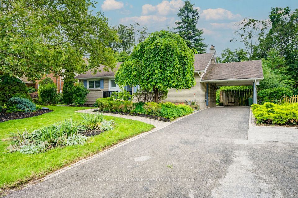 Detached at 30 Dale Avenue, Hamilton, ON L8G 3L9, Hamilton