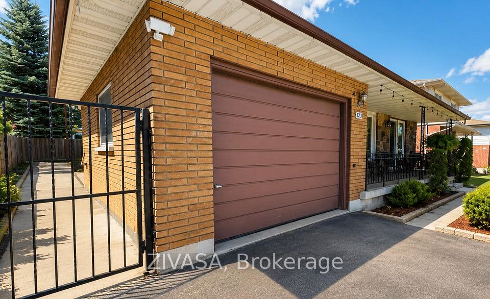 Detached at 94 Victor Boulevard, Hamilton, ON L9A 2V4, Hamilton