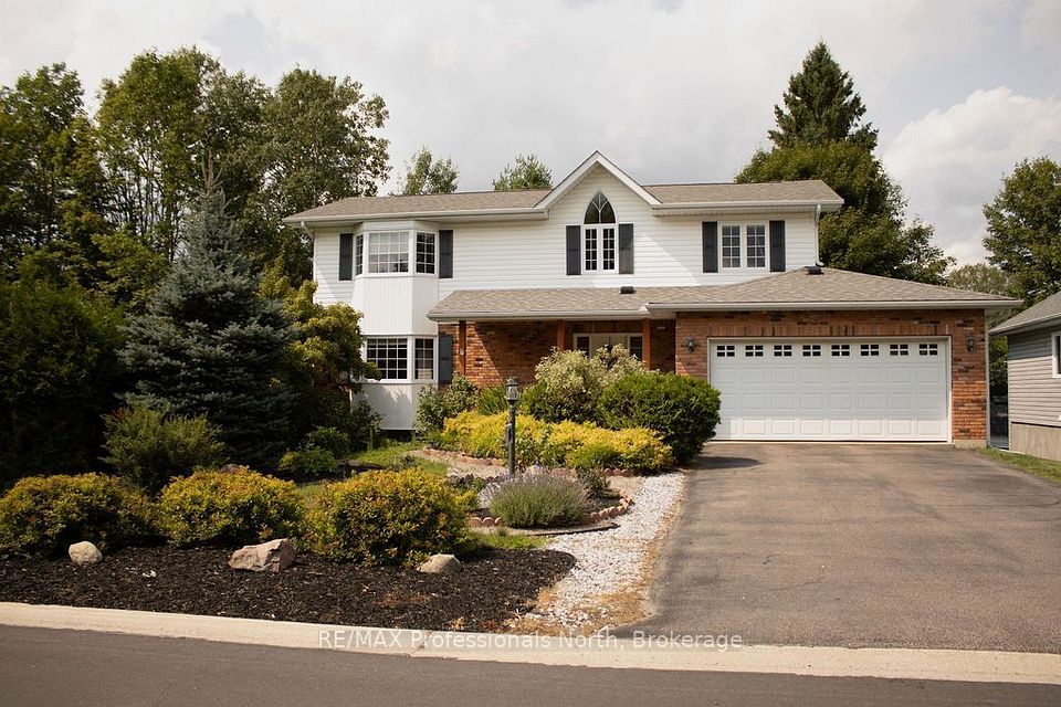 18 Heritage Crescent, Huntsville, ON P1H 1S9 at 18 Heritage Crescent, Huntsville, ON P1H 1S9, Huntsville, ON, P1H 1S9