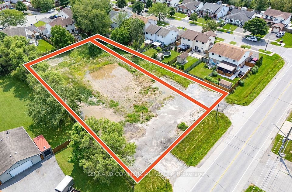 215 Riverside Drive, Welland, ON L3C 5E3