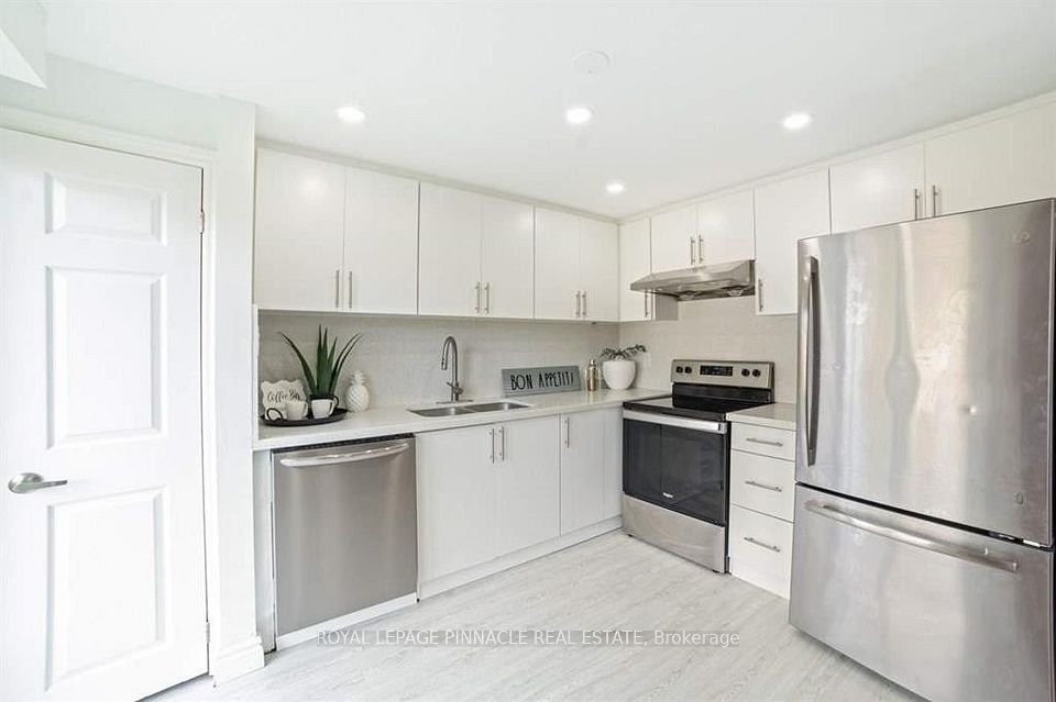 Att/Row/Townhouse at 733 Parkview Crescent, Cambridge, ON N3H 5A1, Cambridge