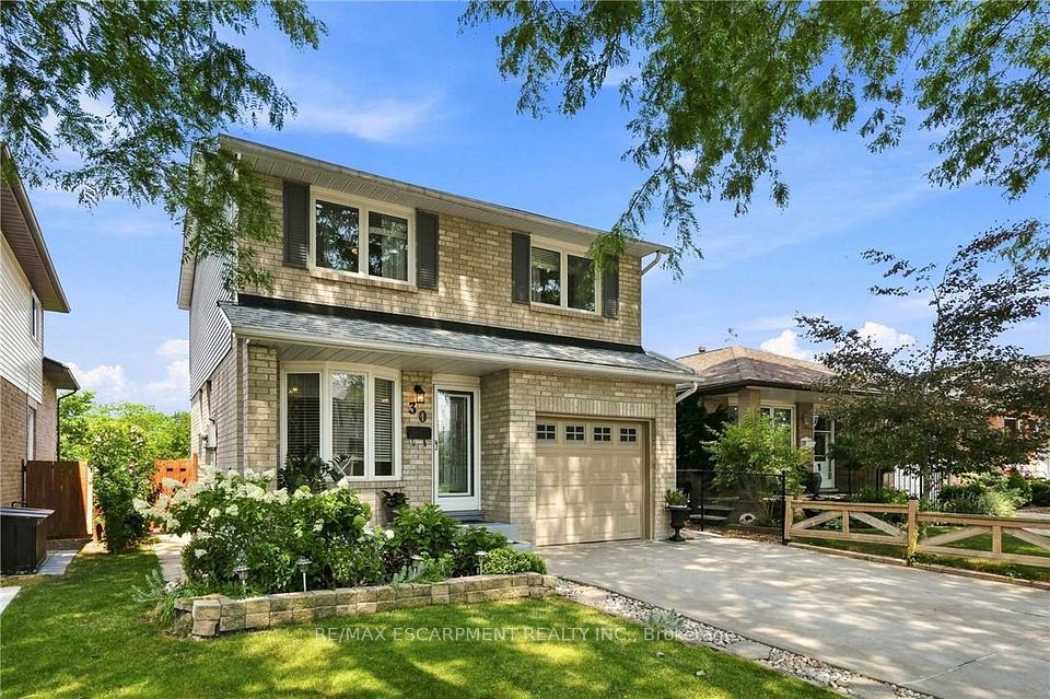 Detached at 30 Twinoaks Crescent, Hamilton, ON L8J 2E9, Hamilton